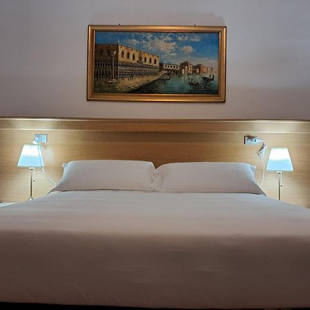Hotel Tito 2 Mestre Eksteriør billede
